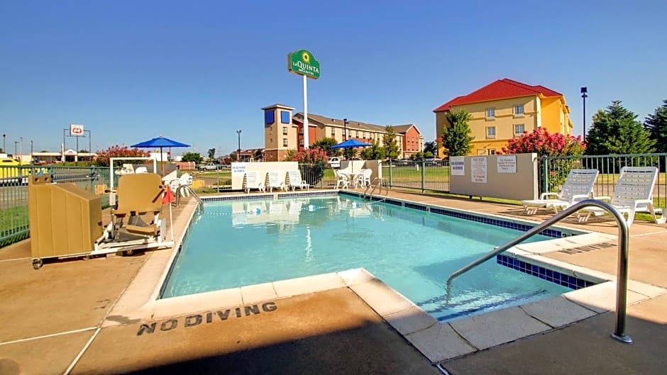 Baymont Inn & Suites Shawnee