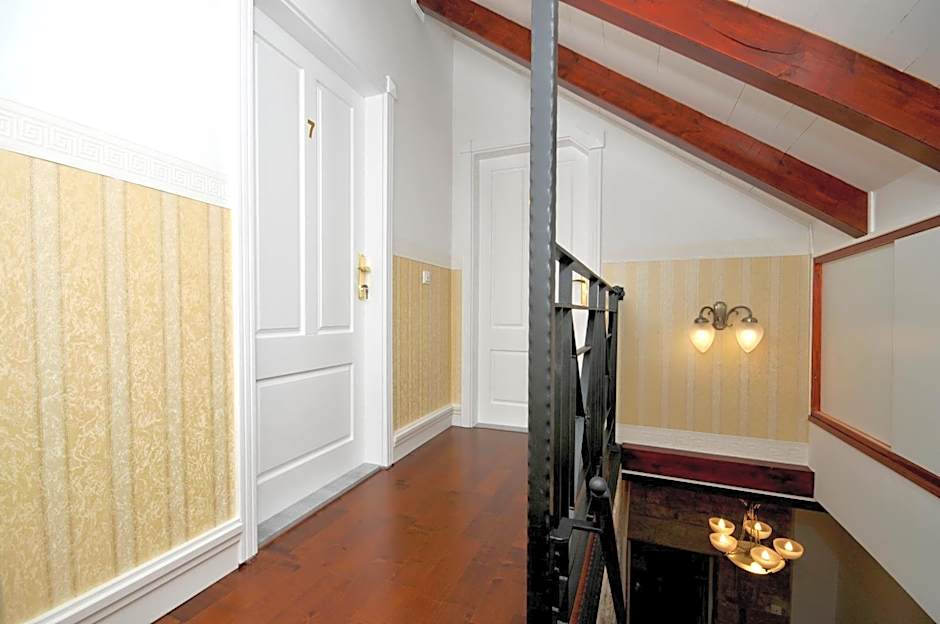 Palace Central Square