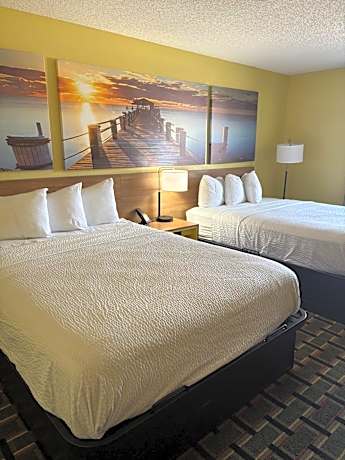 Queen Room with Two Queen Beds - Pet Friendly/Non-Smoking