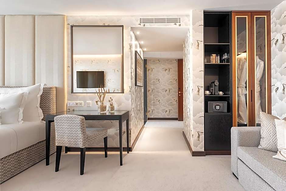 Wine & Books Porto Hotel