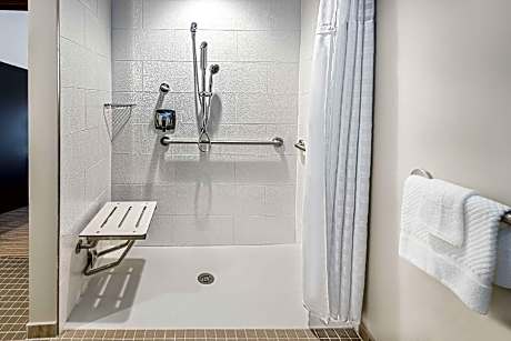 1 KING TWO ROOM SUITE MOBILITY/HEARING ACCESS