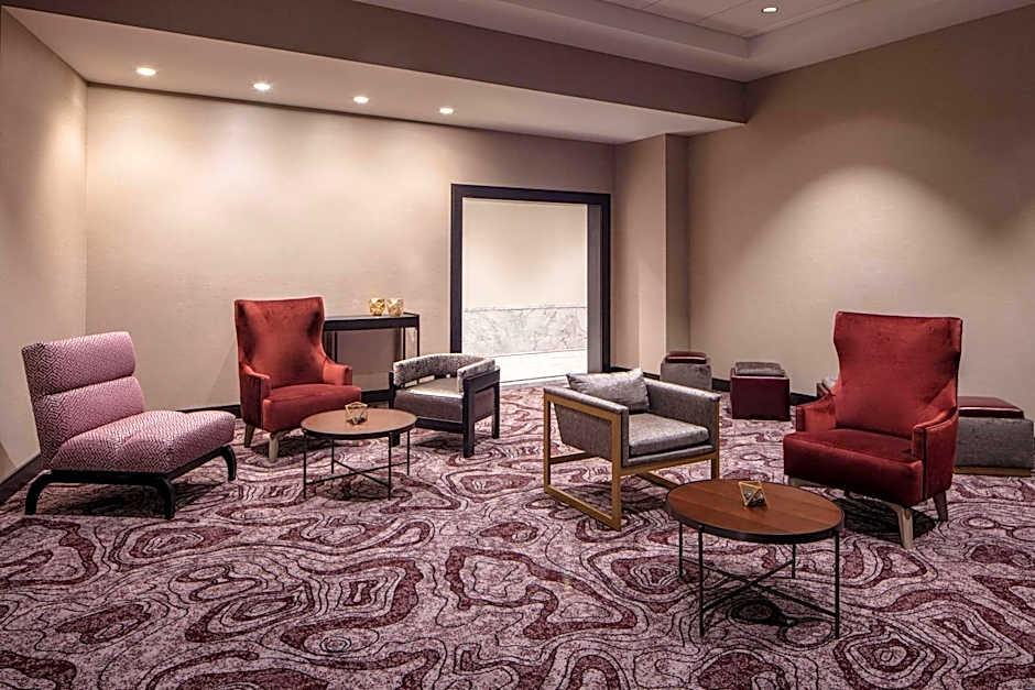 Embassy Suites By Hilton Minneapolis Downtown Hotel