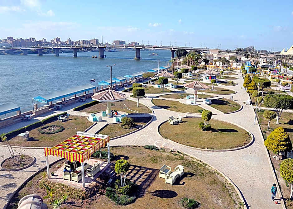 Elminya Compound