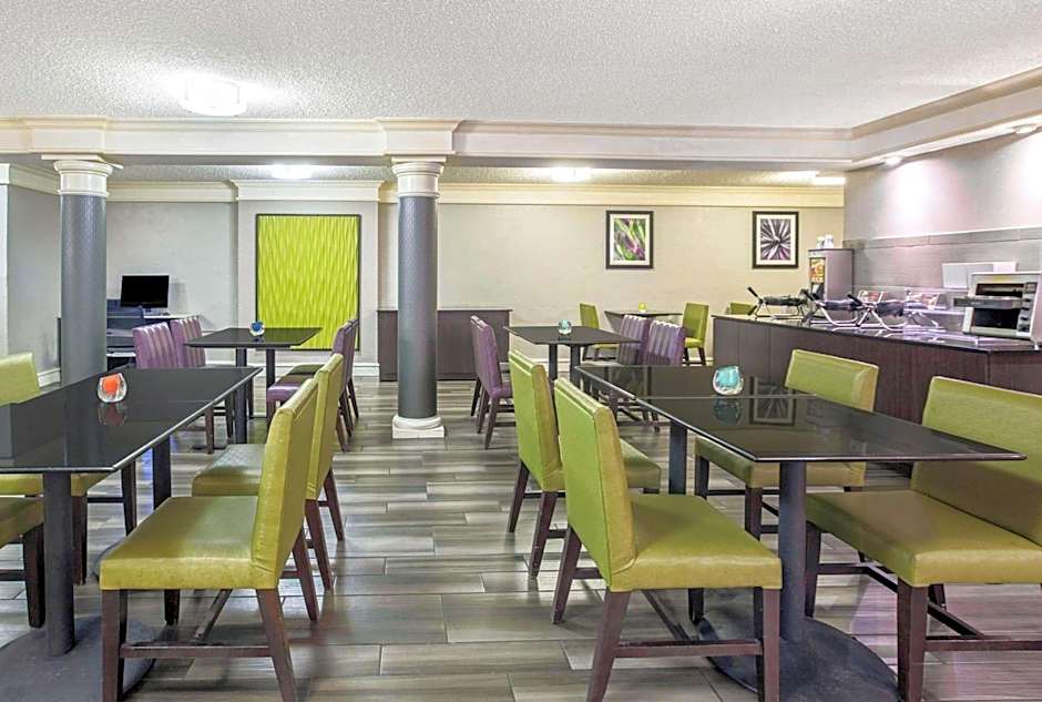 La Quinta Inn & Suites by Wyndham Fresno Yosemite