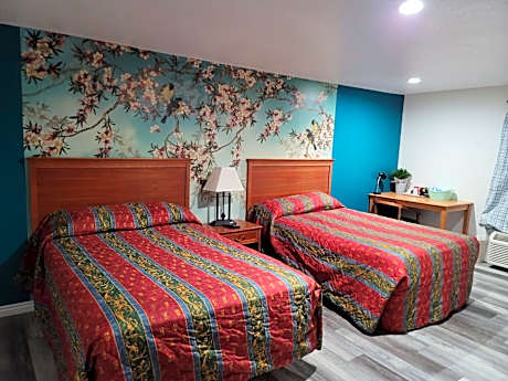 Deluxe Double Room (1 adult + 2 children)