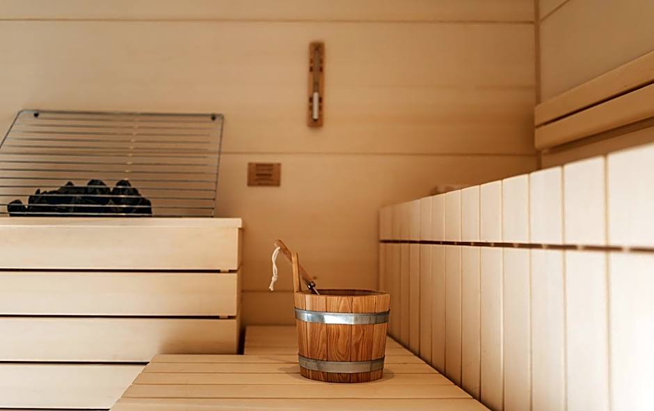 Burgi's - Adults only