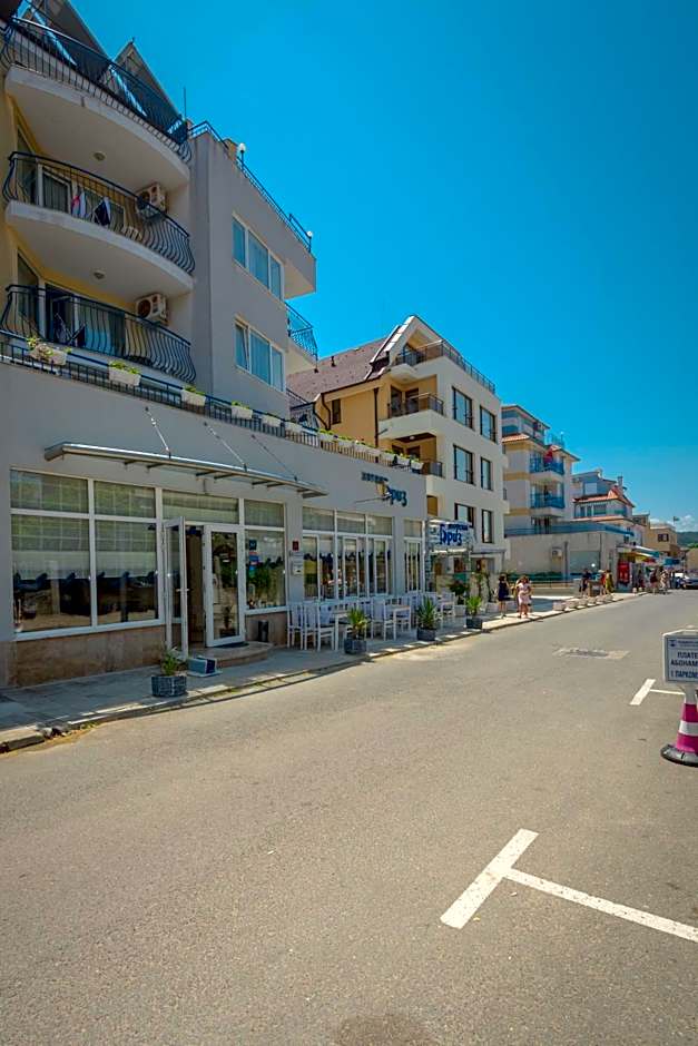 Семеен хотел Бриз