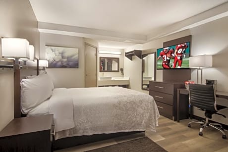 Suite with Three Queen Beds with Kitchenette Smoke Free
