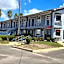 Deluxe Inn Airport