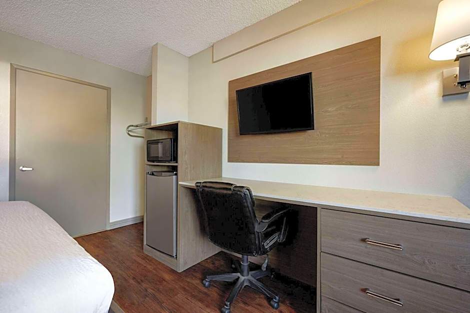 Days Inn by Wyndham Fresno South