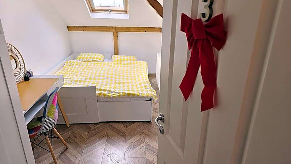 Private room at Ceausescu's place in Old City Unirii Square