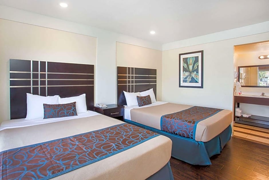 Travelodge Fresno Yosemite – Fresno, CA