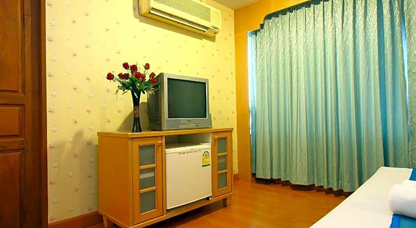 Silom Avenue Inn Hotel