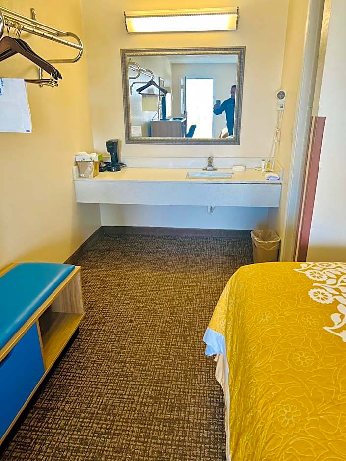 Days Inn by Wyndham Fort Wayne