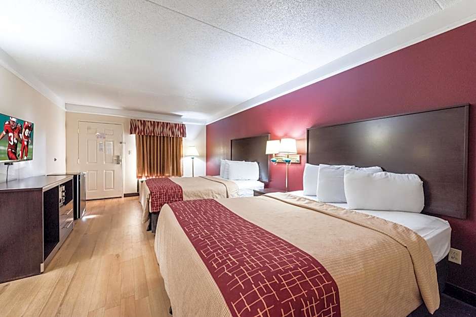 Red Roof Inn & Suites Clinton, TN