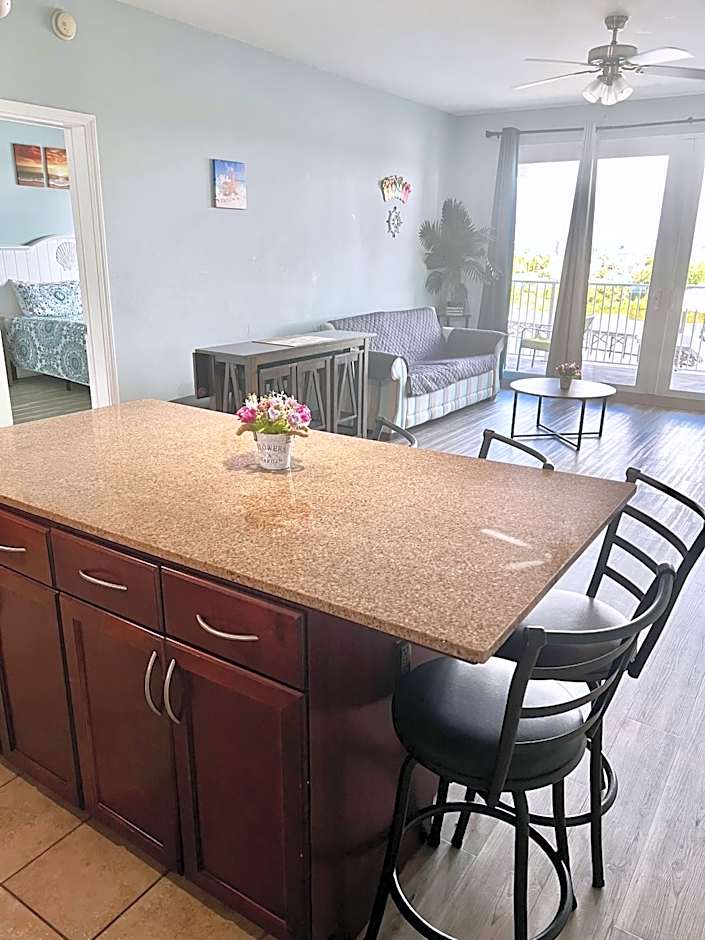 LAKETOWN 5 POOLs STEPS TO BEACH FAMILY FRIENDLY