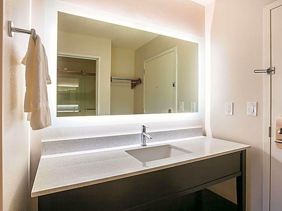 La Quinta Inn & Suites by Wyndham Atlanta Midtown - Buckhead