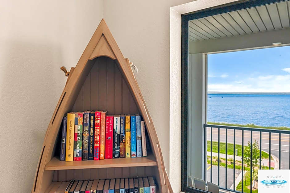 Gold Coast Inn ⁀➷ Breathtaking Sunsets ➠ Standard Lake View Room ➠ 106
