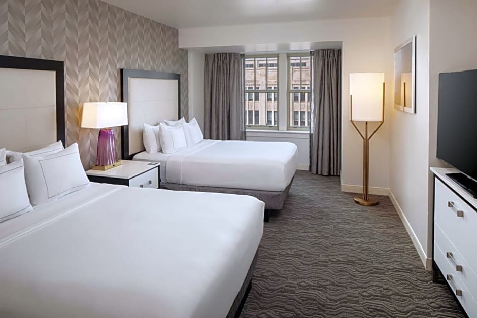 DoubleTree Suites by Hilton Hotel Detroit Downtown - Fort Shelby