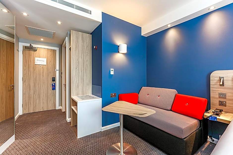 Holiday Inn Express - Fleet By IHG