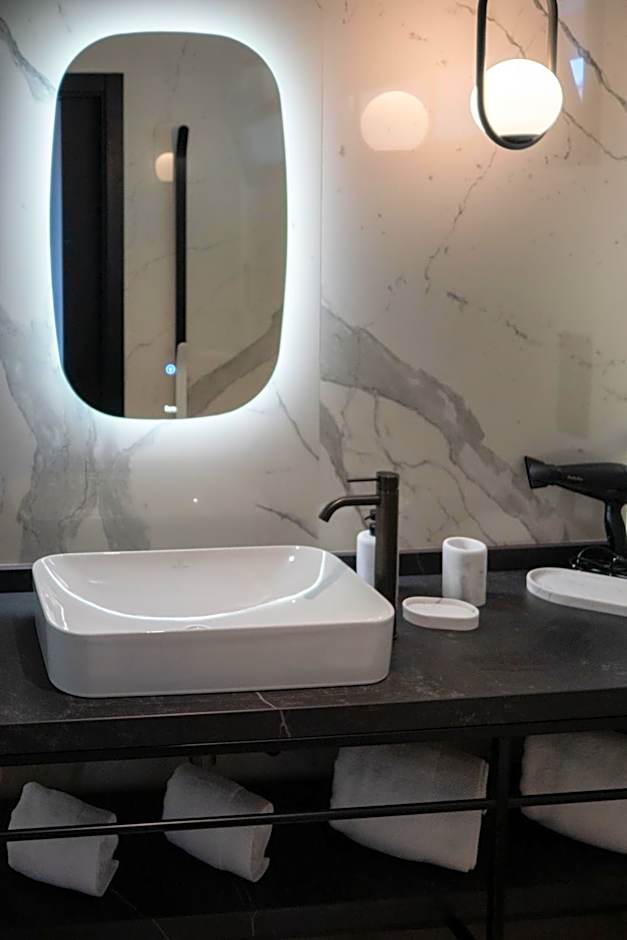 TenSuites - Adults Only