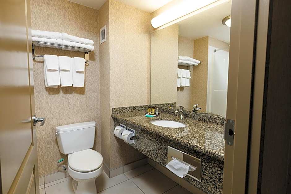 Redwood Inn & Suites