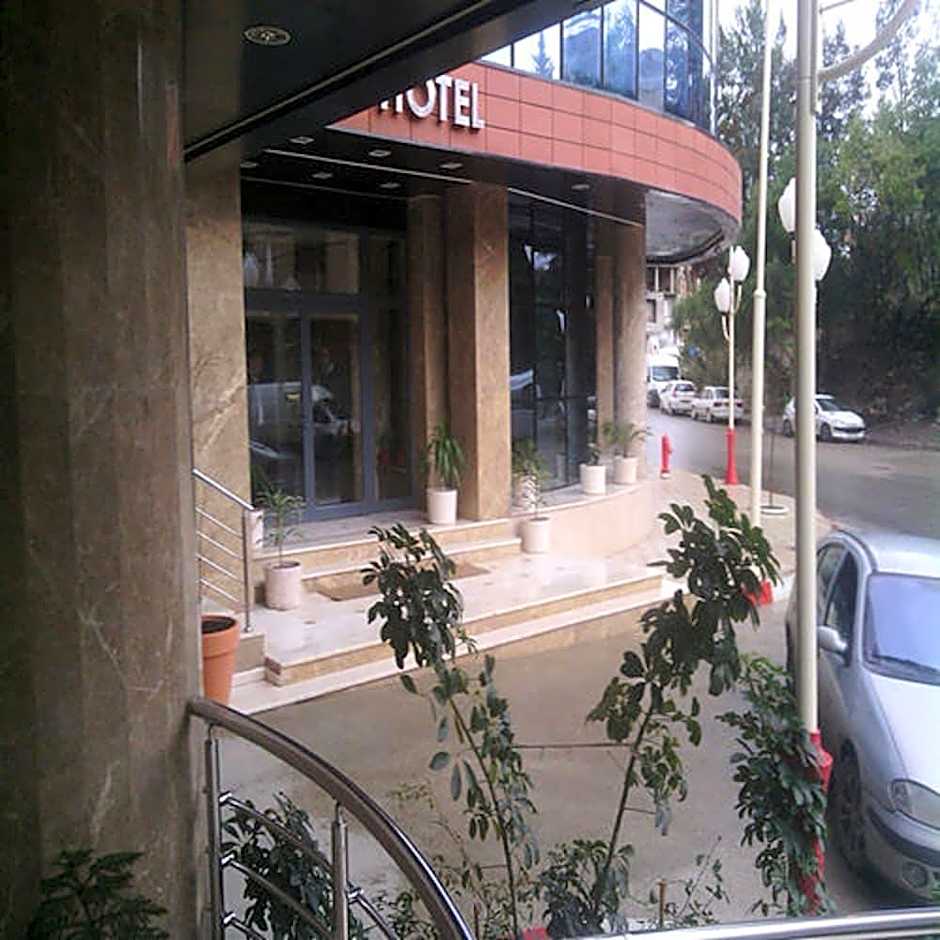 Le Cristal Hotel