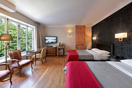 Deluxe Queen Room with Two Queen Beds