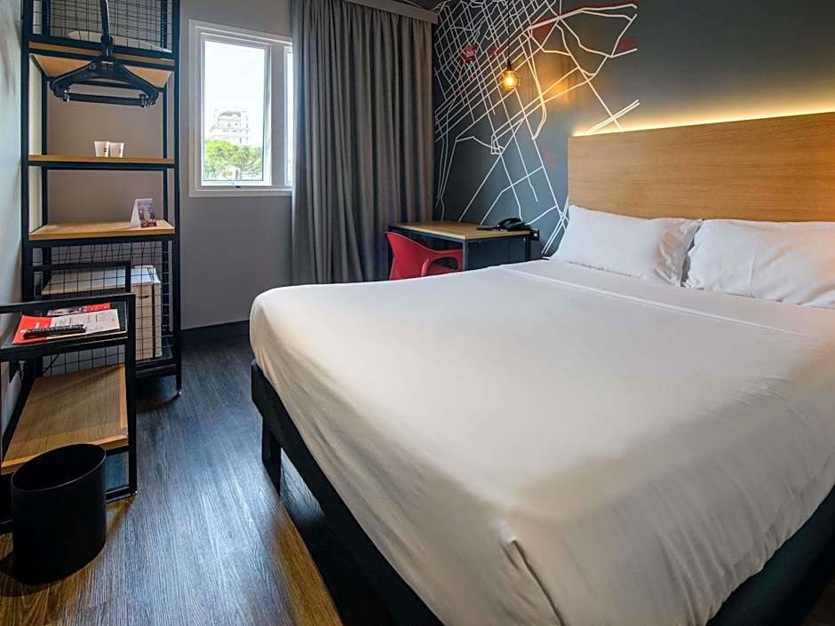 Ibis Curitiba Batel
