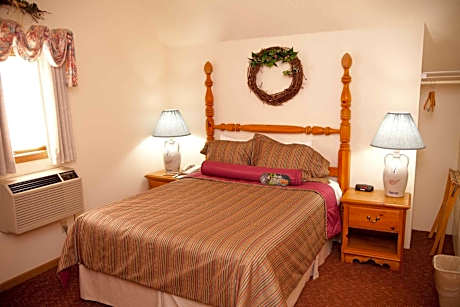 Loft Queen Suite with Sofa Bed - Non-Smoking