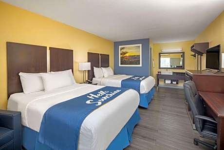 Queen Room with Two Queen Beds - Smoking