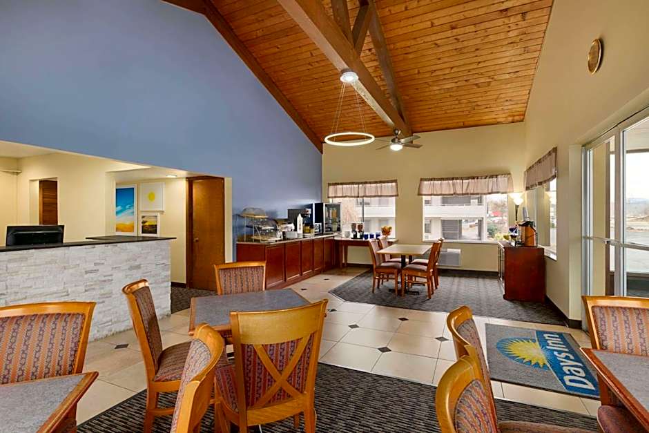 Days Inn by Wyndham Oak Ridge Knoxville