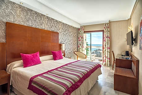 Twin Room with Extra Bed with Sea View and Balcony
