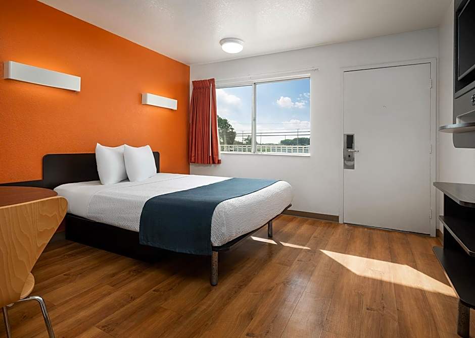 Motel 6-Carpinteria, CA - Santa Barbara - North