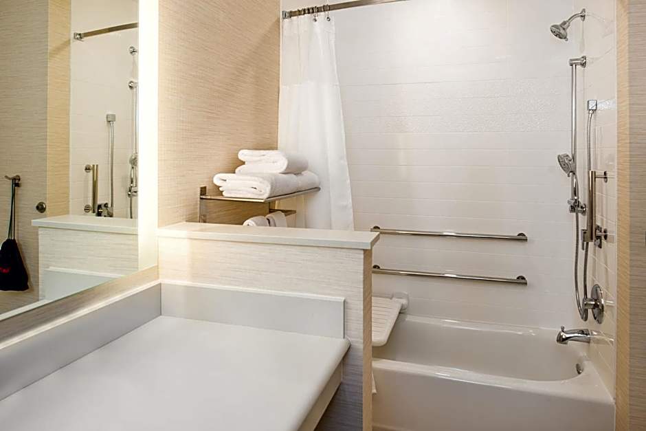 Fairfield Inn & Suites by Marriott Akron Stow