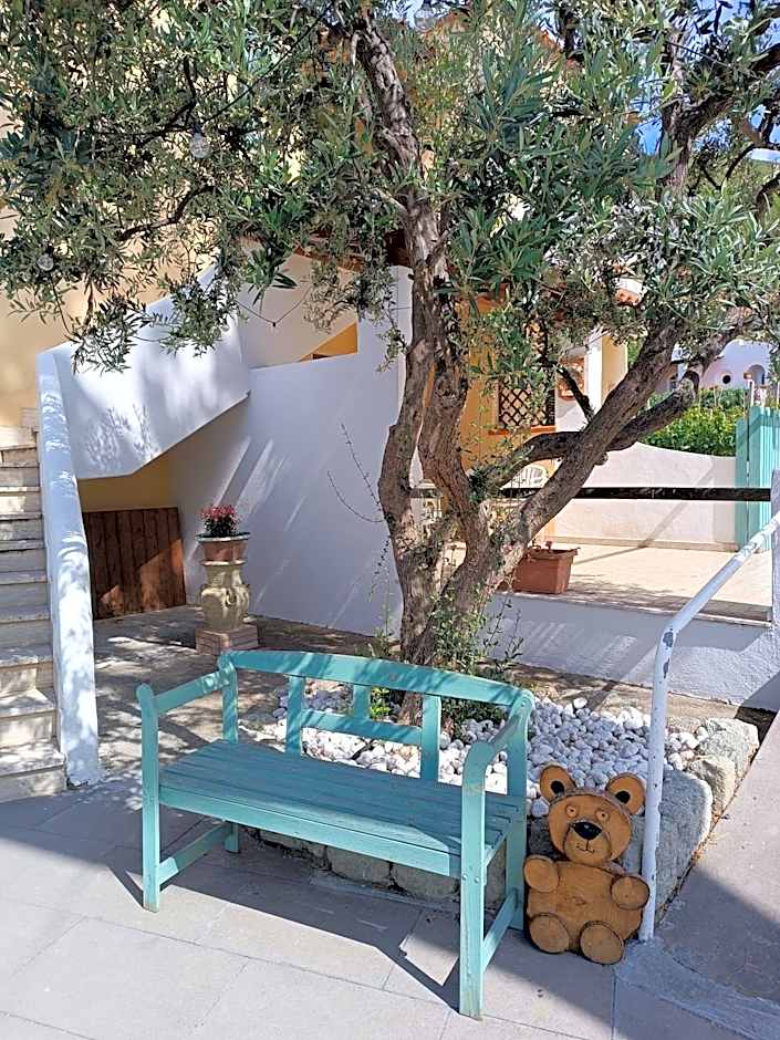 Villa Olivia Residence Ischia - Monolocali e Bilocali nel Verde con Piscine e Vista Mare