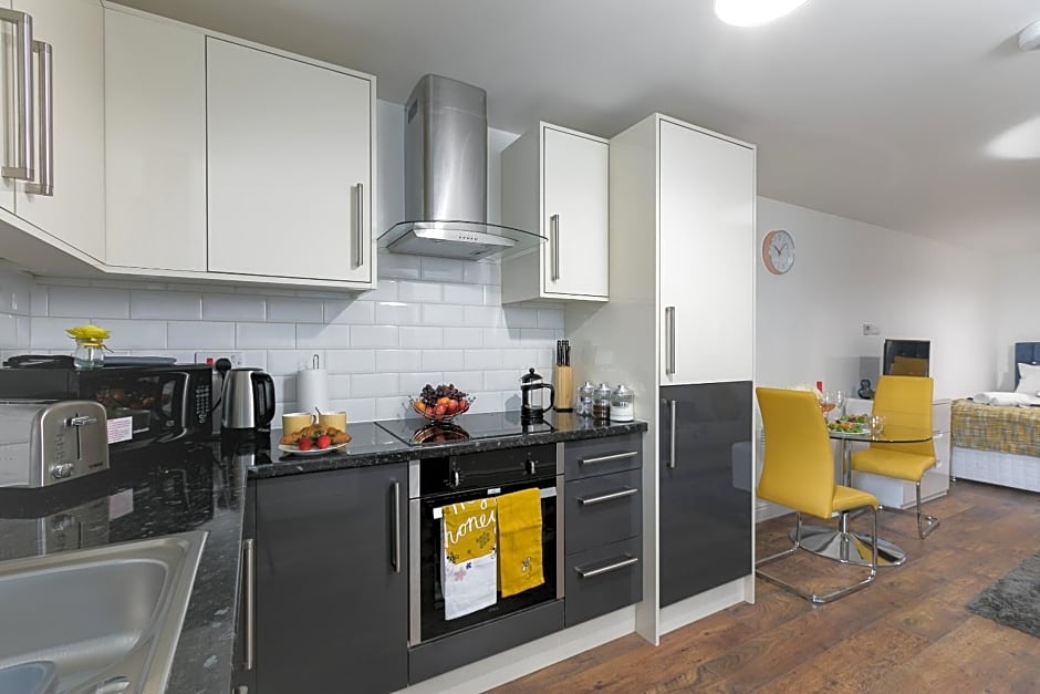 KVM - City Apartments, town centre with parking by KVM Serviced Accommodation