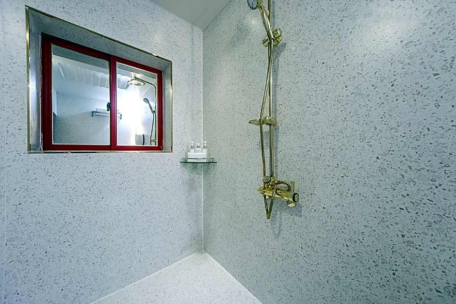 Masan First Class Hotel