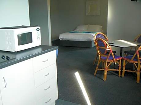 One-Bedroom Apartment (4 Adults)