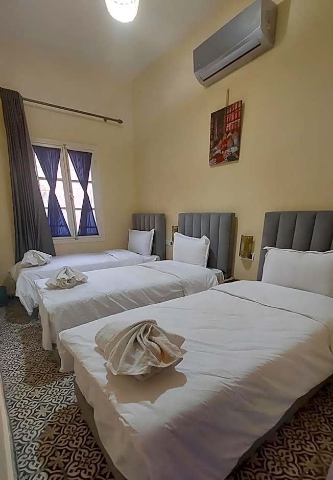 Foto 1 av 2 av Triple Room with Private Bathroom