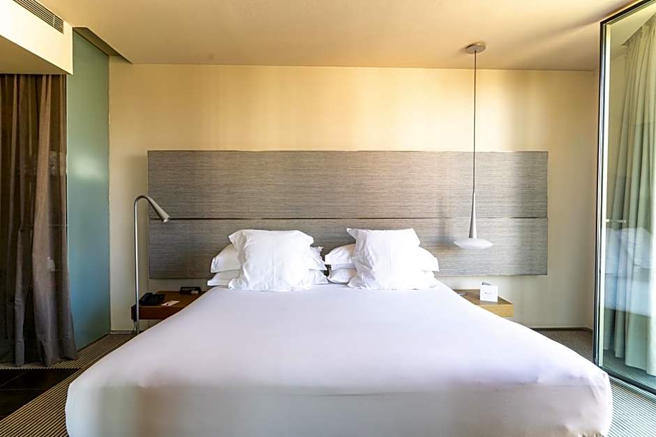 B Hotel