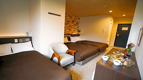 Renewal Triple Room - Smoking (E-Cigarets Only)