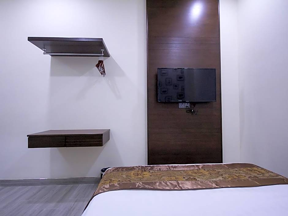 Islander Lodge by LWE