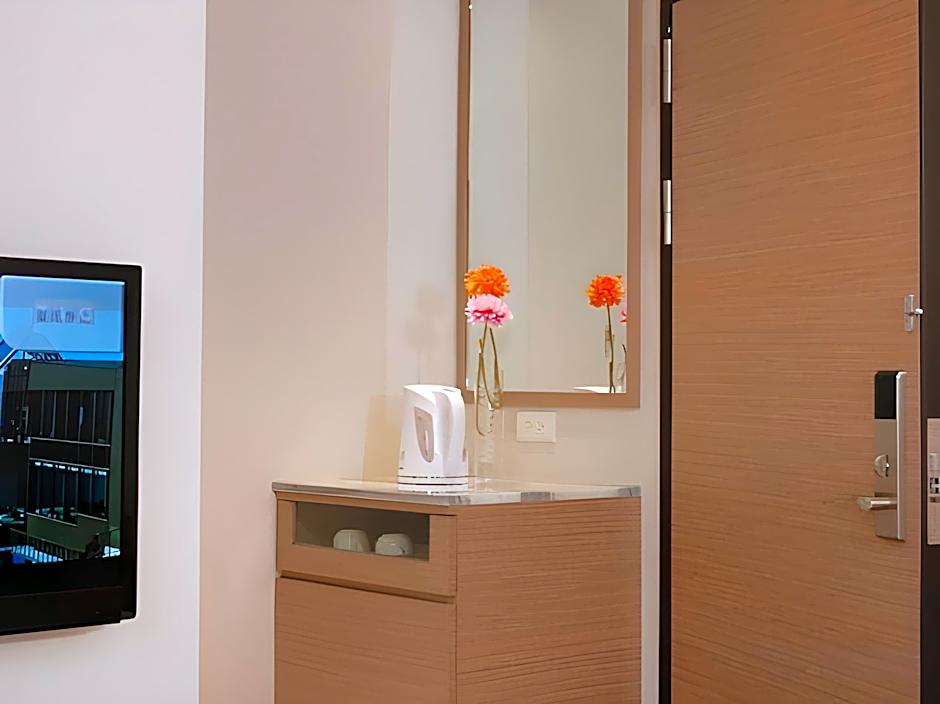 CHECK inn Express Taipei Station