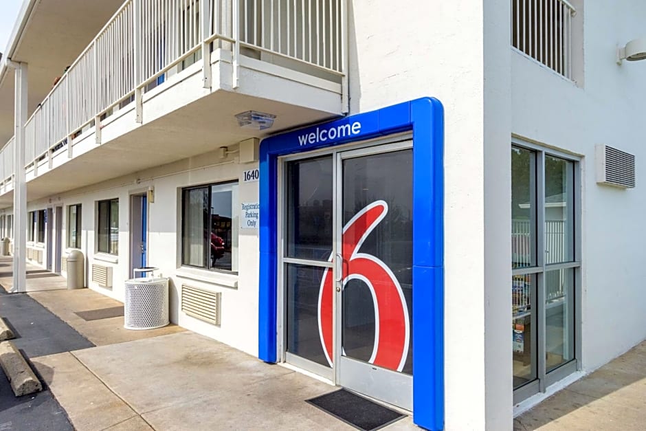 Motel 6-Redding, CA - Central
