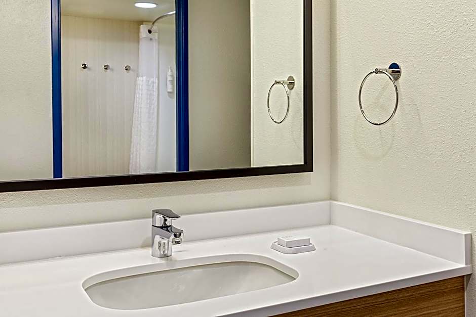 Spark by Hilton Denver International Airport