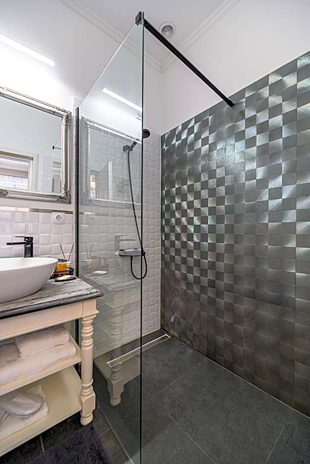 Dallure Boutique - Central, Self Check In