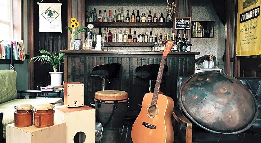 Iza Kamakura Guest House And Bar