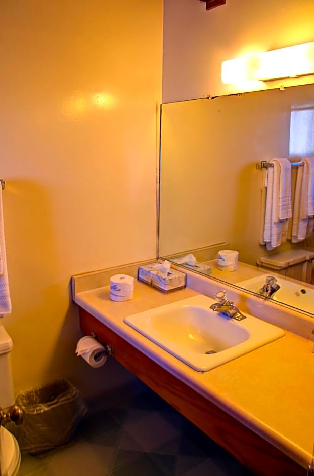 Crescent Beach Motel
