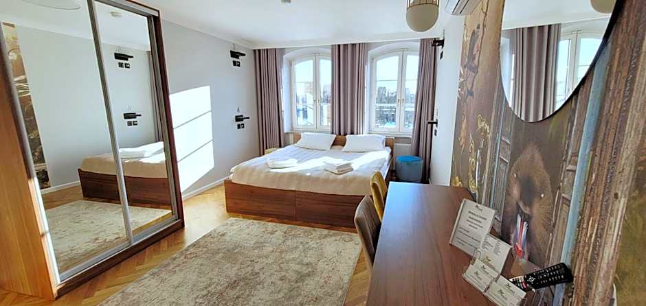 Forrest Apartments & Hostel